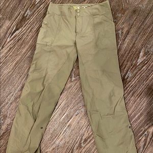 Women’s Mountain Hardware hiking pants. Size 4, green.